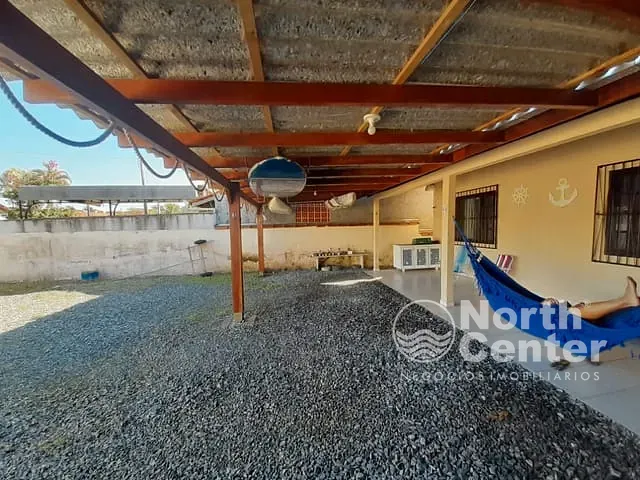 Casa com 300m² 4 quartos e 2 banheiros, à venda, no bairro Pinheiros em Balneário Barra do Sul