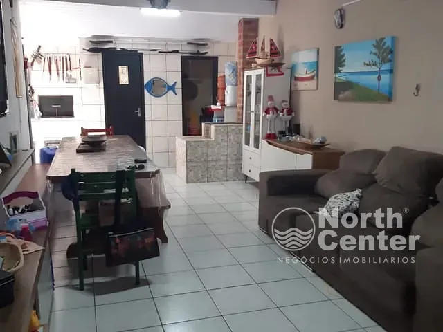 Casa com 300m² 4 quartos e 2 banheiros, à venda, no bairro Pinheiros em Balneário Barra do Sul