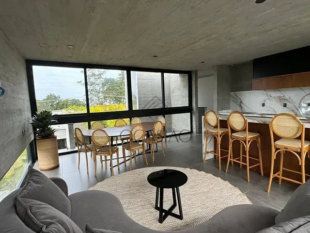Casa com 500m² 3 quartos e 3 banheiros, à venda, no bairro Praia do Estaleiro em Balneário Camboriú