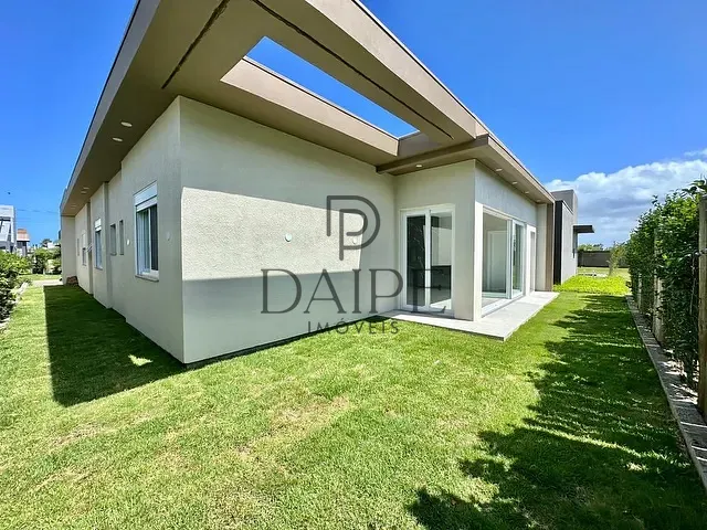 Casa com 360m² 3 quartos e 3 banheiros, à venda, no bairro Dubai em Capão da Canoa