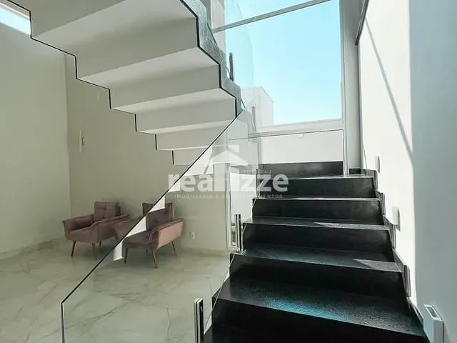 Casa com 324m² 4 quartos e 4 banheiros, à venda, no bairro Loteamento Residencial Caiobã em Itapira