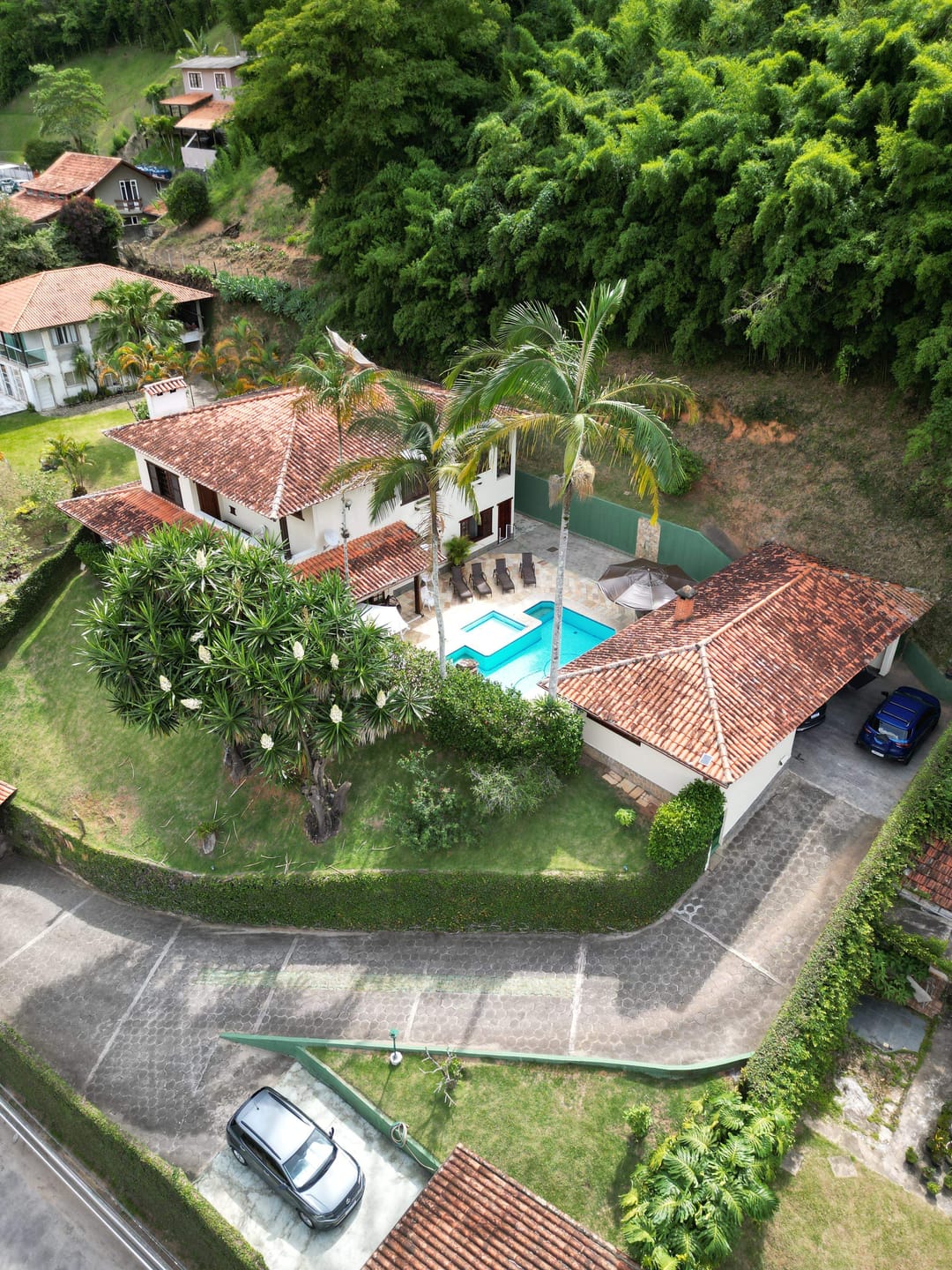 Casa à venda com 4 quartos, 650m² - Foto 1