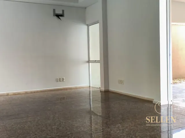 Casa 4 quartos e 3 banheiros, à venda, no bairro América em Joinville