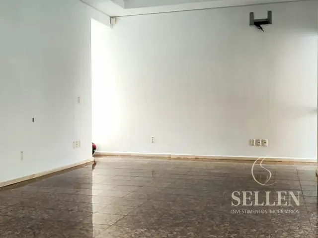 Casa 4 quartos e 3 banheiros, à venda, no bairro América em Joinville
