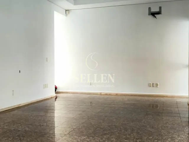 Casa 4 quartos e 3 banheiros, à venda, no bairro América em Joinville