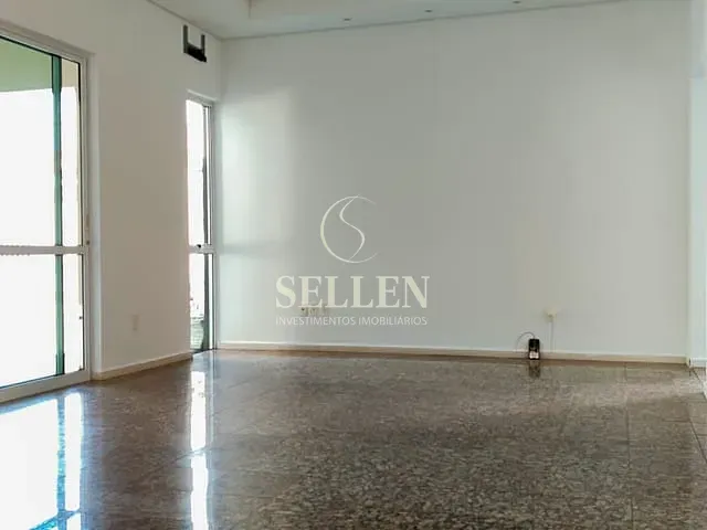 Casa 4 quartos e 3 banheiros, à venda, no bairro América em Joinville