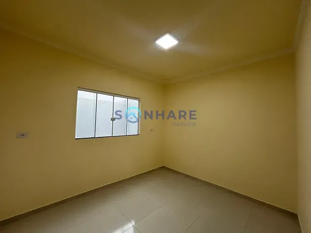 Casa 2 quartos e 2 banheiros, para alugar, no bairro Palmonari em Siqueira Campos