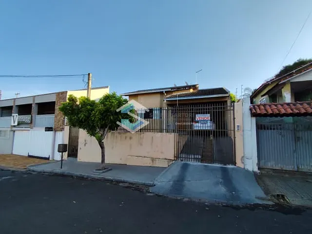 Casa com 484m² 5 quartos e 4 banheiros, à venda, no bairro Centro em Jacarezinho