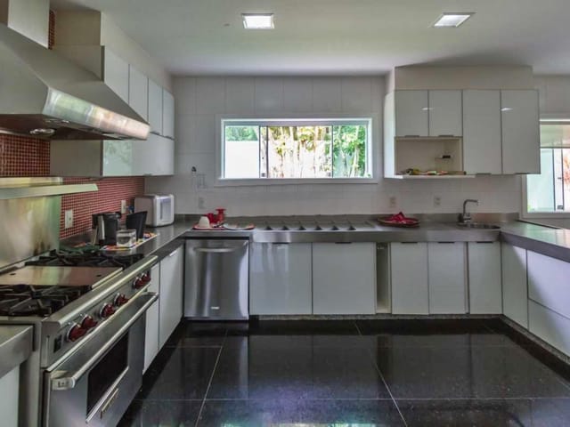 Casa com 875m² 5 quartos e 8 banheiros, à venda, no bairro Barra da Tijuca em Rio de Janeiro