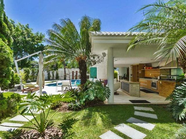 Casa com 875m² 5 quartos e 8 banheiros, à venda, no bairro Barra da Tijuca em Rio de Janeiro