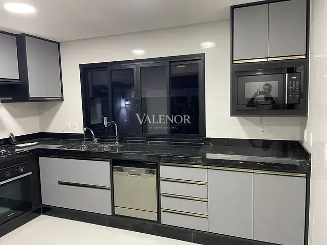 Casa com 303m² 3 quartos e 5 banheiros, à venda, no bairro Portal do Paraíso I em Jundiaí