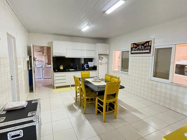 Casa com 300m² 3 quartos e 1 banheiro, à venda, no bairro Centro em Balneário Camboriú
