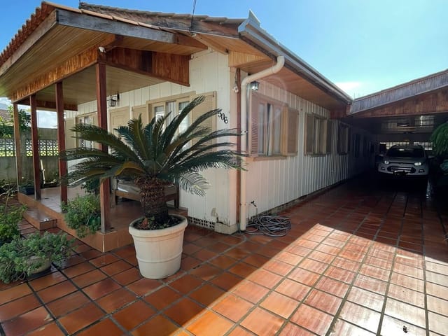 Casa com 300m² 3 quartos e 1 banheiro, à venda, no bairro Centro em Balneário Camboriú