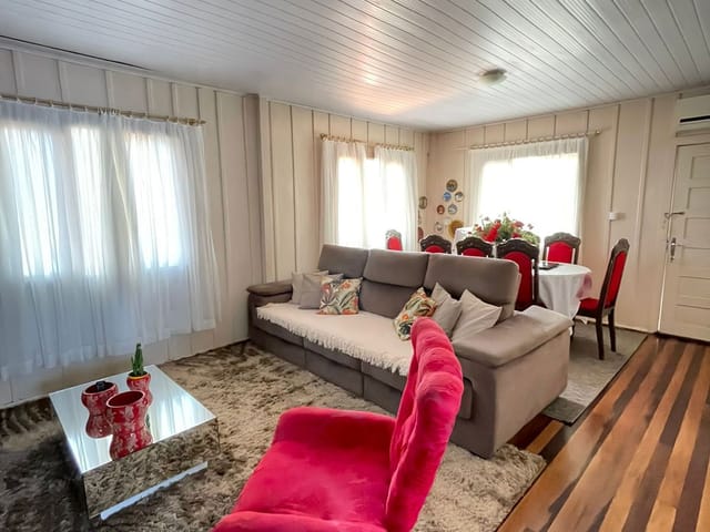 Casa com 300m² 3 quartos e 1 banheiro, à venda, no bairro Centro em Balneário Camboriú