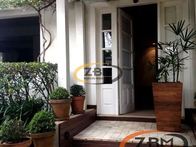 Casa com 1080m² 4 quartos e 5 banheiros, à venda, no bairro Jardim Presidente em Londrina