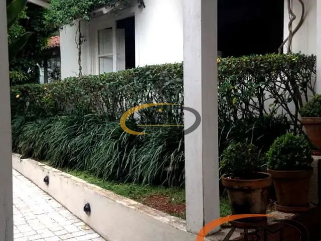 Casa com 1080m² 4 quartos e 5 banheiros, à venda, no bairro Jardim Presidente em Londrina