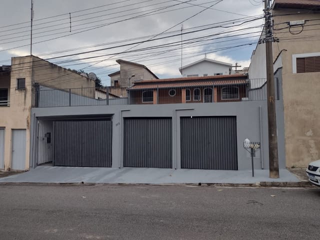 Casa com 300m² 3 quartos e 2 banheiros, à venda, no bairro Jardim Dona Tereza em São João da Boa Vista