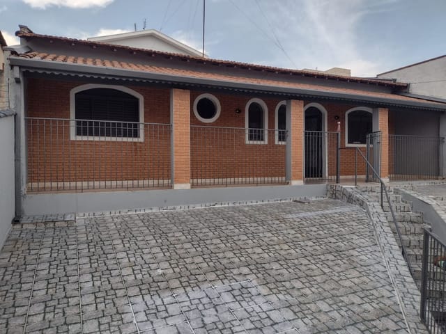 Casa com 300m² 3 quartos e 2 banheiros, à venda, no bairro Jardim Dona Tereza em São João da Boa Vista