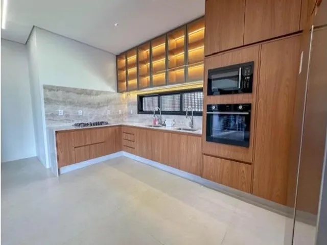 Casa 4 quartos e 5 banheiros, para alugar, no bairro Fazenda Vau das Pombas em Goiânia