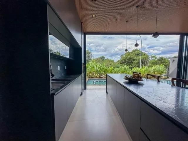 Casa 4 quartos e 5 banheiros, para alugar, no bairro Fazenda Vau das Pombas em Goiânia