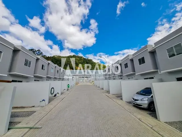 Casa com 76m² 2 quartos e 1 banheiro, à venda, no bairro Espinheiros em Itajaí