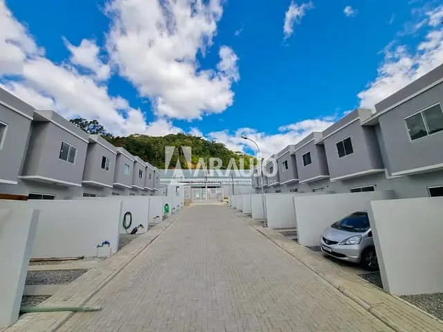 Casa com 76m² 2 quartos e 1 banheiro, à venda, no bairro Espinheiros em Itajaí