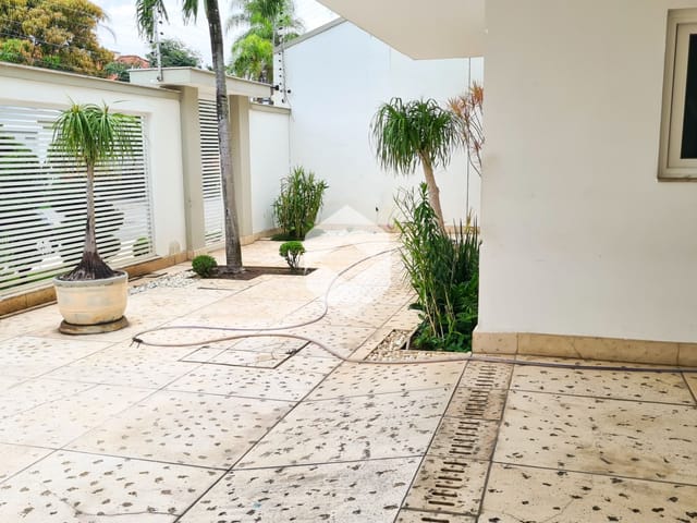 Casa com 600m² 5 quartos e 8 banheiros, à venda, no bairro Barra da Tijuca em Rio de Janeiro