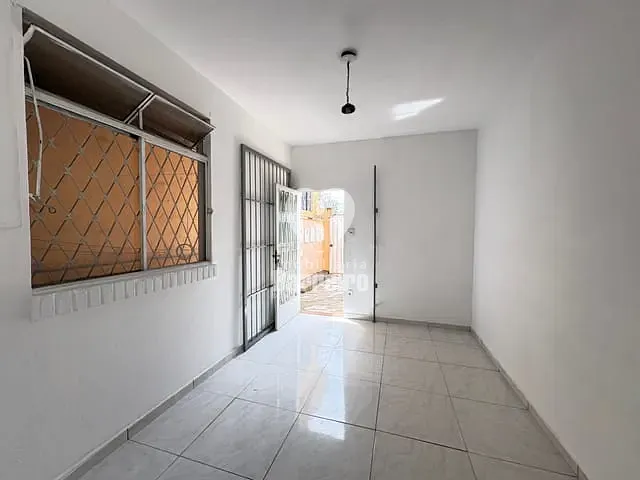 Casa 3 quartos e 2 banheiros, para alugar, no bairro Tirol em Belo Horizonte