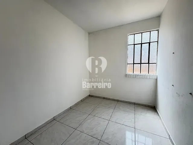 Casa 3 quartos e 2 banheiros, para alugar, no bairro Tirol em Belo Horizonte