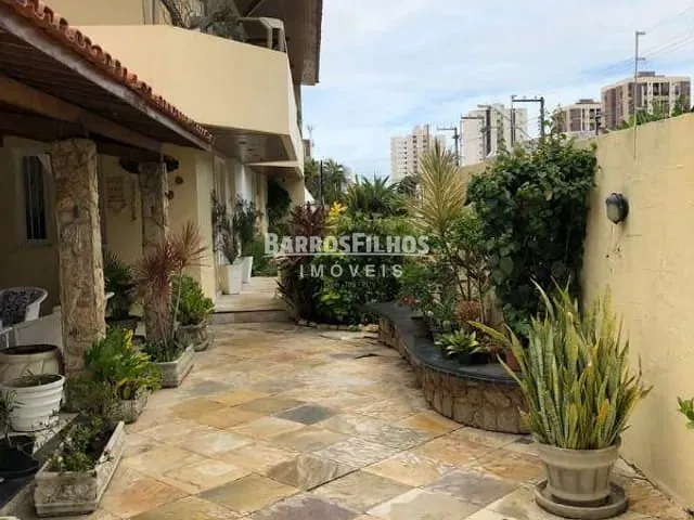 Casa com 614m² 4 quartos e 5 banheiros, à venda, no bairro Grageru em Aracaju