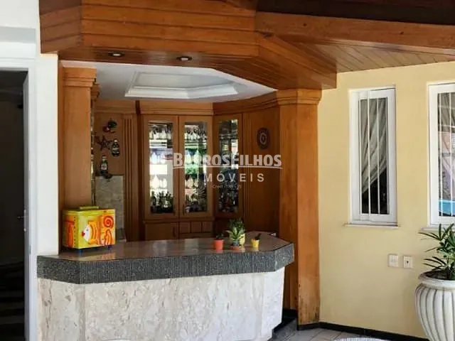 Casa com 614m² 4 quartos e 5 banheiros, à venda, no bairro Grageru em Aracaju
