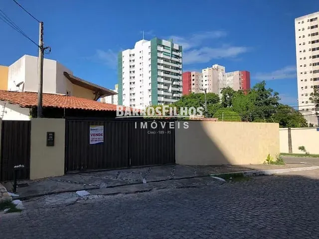 Casa com 614m² 4 quartos e 5 banheiros, à venda, no bairro Grageru em Aracaju