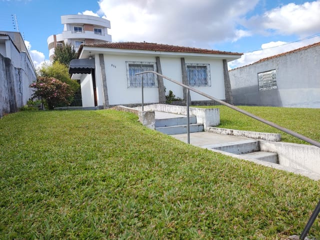 Casa com 660m² 2 quartos e 2 banheiros, à venda, no bairro Jardim Carvalho em Ponta Grossa