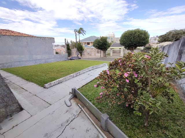 Casa com 660m² 2 quartos e 2 banheiros, à venda, no bairro Jardim Carvalho em Ponta Grossa