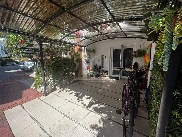 Casa com 73m² 2 quartos e 2 banheiros, à venda, no bairro Armação do Pântano do Sul em Florianópolis