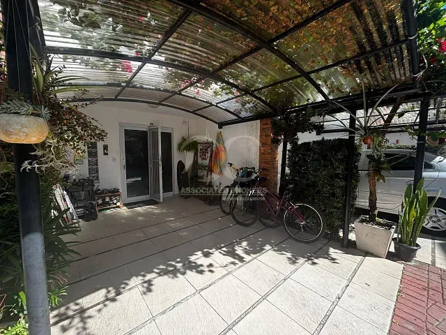 Casa com 73m² 2 quartos e 2 banheiros, à venda, no bairro Armação do Pântano do Sul em Florianópolis