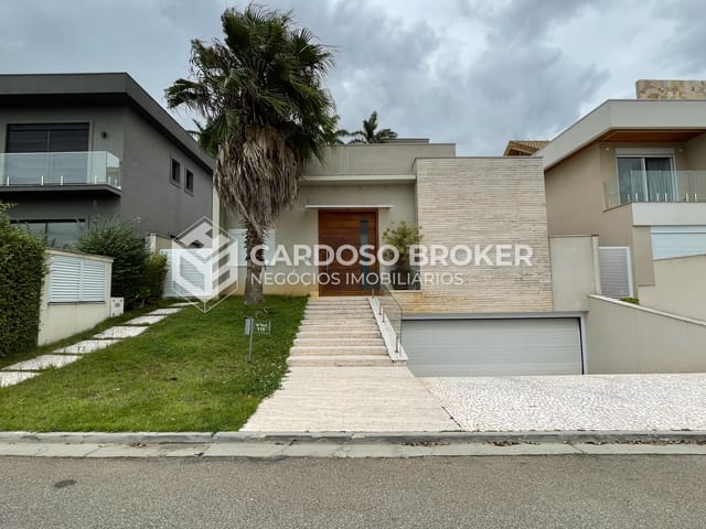 Casa com 490m² 4 quartos e 6 banheiros, à venda ou para alugar, no bairro Centro Comercial Jubran em Barueri