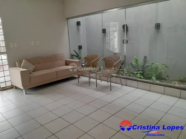 Casa com 600m² 4 quartos e 1 banheiro, à venda, no bairro Matadouro em Teresina
