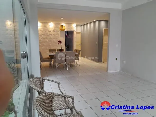 Casa com 600m² 4 quartos e 1 banheiro, à venda, no bairro Matadouro em Teresina