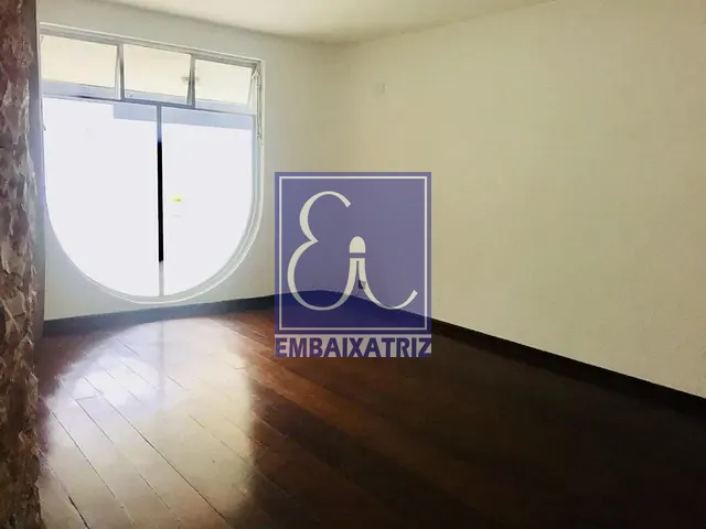 Casa com 1080m² 6 quartos e 6 banheiros, à venda, no bairro Jardim Apolo em São José dos Campos