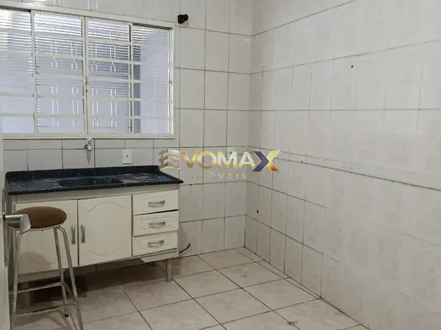 Casa 2 quartos e 1 banheiro, à venda ou para alugar, no bairro Centro em Itapetininga