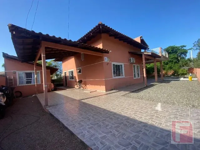Casa 2 quartos e 2 banheiros, para alugar, no bairro Bamerindus em Itapoá
