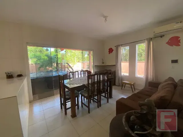 Casa 2 quartos e 2 banheiros, para alugar, no bairro Bamerindus em Itapoá