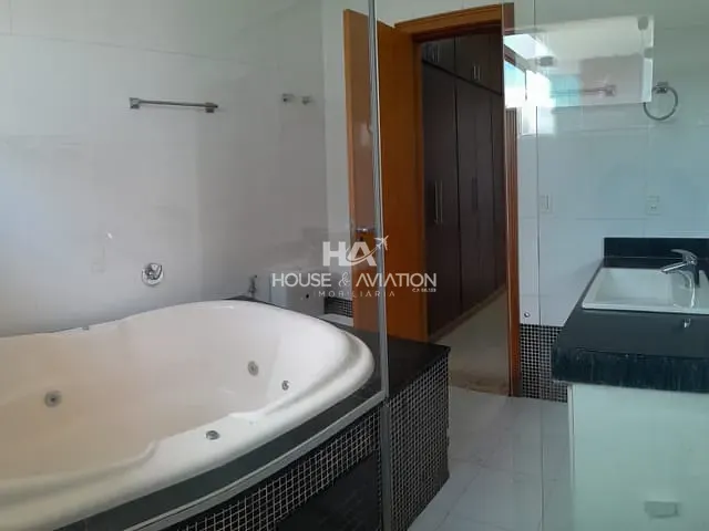 Casa com 612m² 5 quartos e 6 banheiros, à venda, no bairro Alphaville Ipê em Goiânia