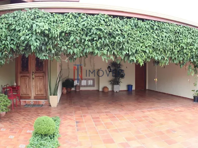 Casa com 480m², à venda, no bairro Vila Petrópolis em Atibaia