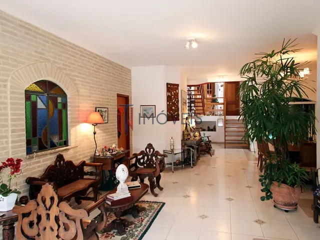 Casa com 480m², à venda, no bairro Vila Petrópolis em Atibaia