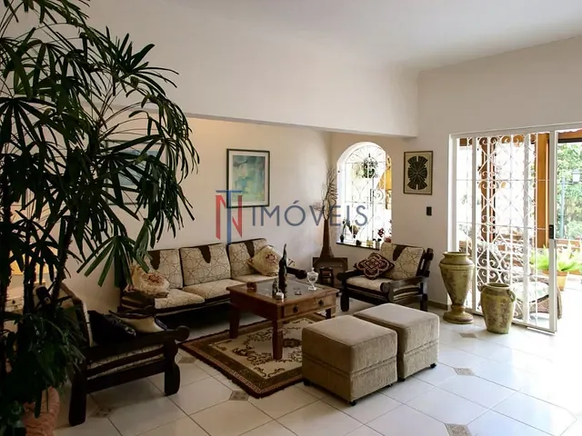Casa com 480m², à venda, no bairro Vila Petrópolis em Atibaia