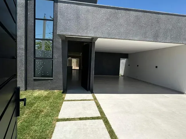 Casa 3 quartos e 2 banheiros, à venda, no bairro Oliveira Brito em Paulo Afonso