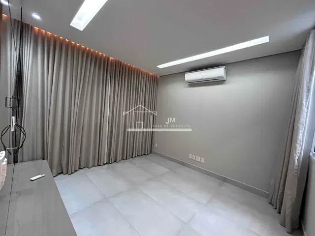 Casa 3 quartos e 4 banheiros, à venda, no bairro Santa Rosa em Uberlândia