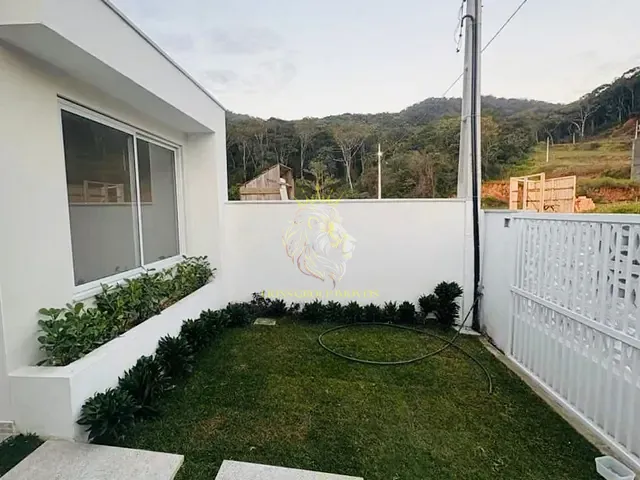 Casa com 150m² 3 quartos e 2 banheiros, à venda, no bairro Rio Pequeno em Camboriú
